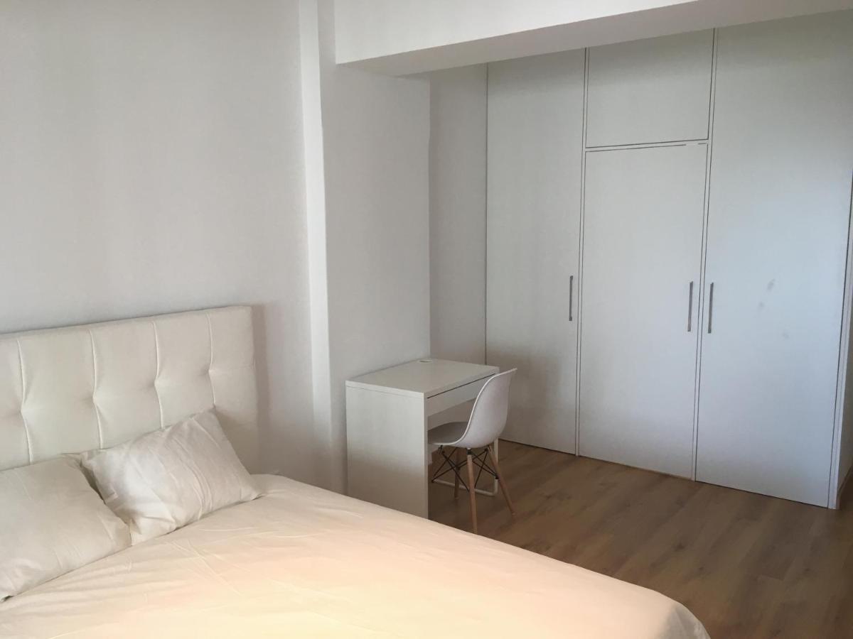 Bedrooms In Modern Guest House Almada Phòng bức ảnh